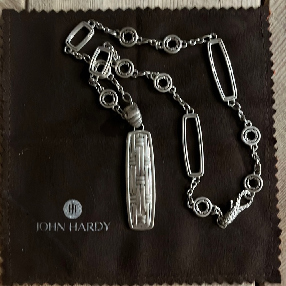 John Hardy 18inch chain link pendant necklace.